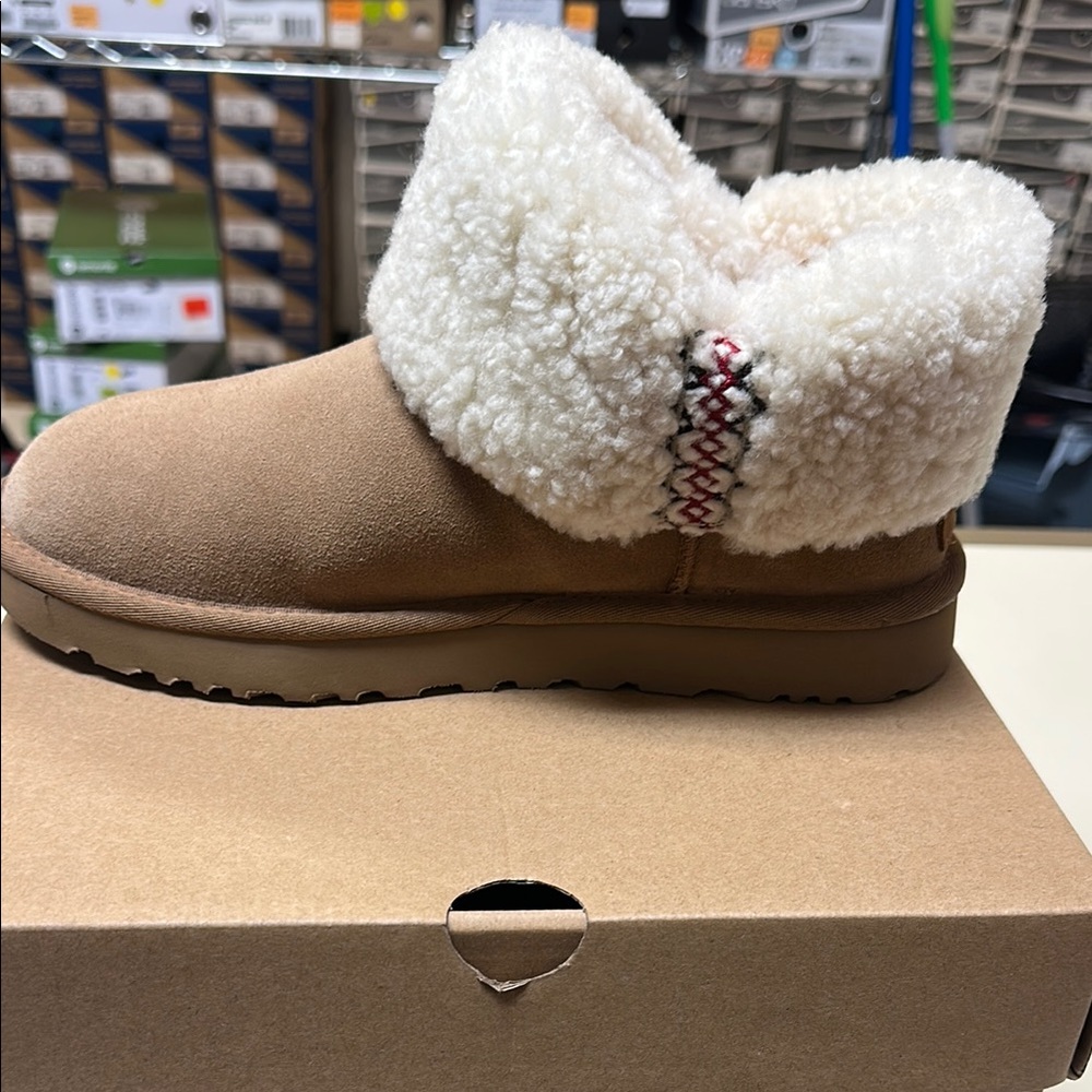 Brand new but one side faded. Ugg Ultra Mini Braid - Picture 5 of 15